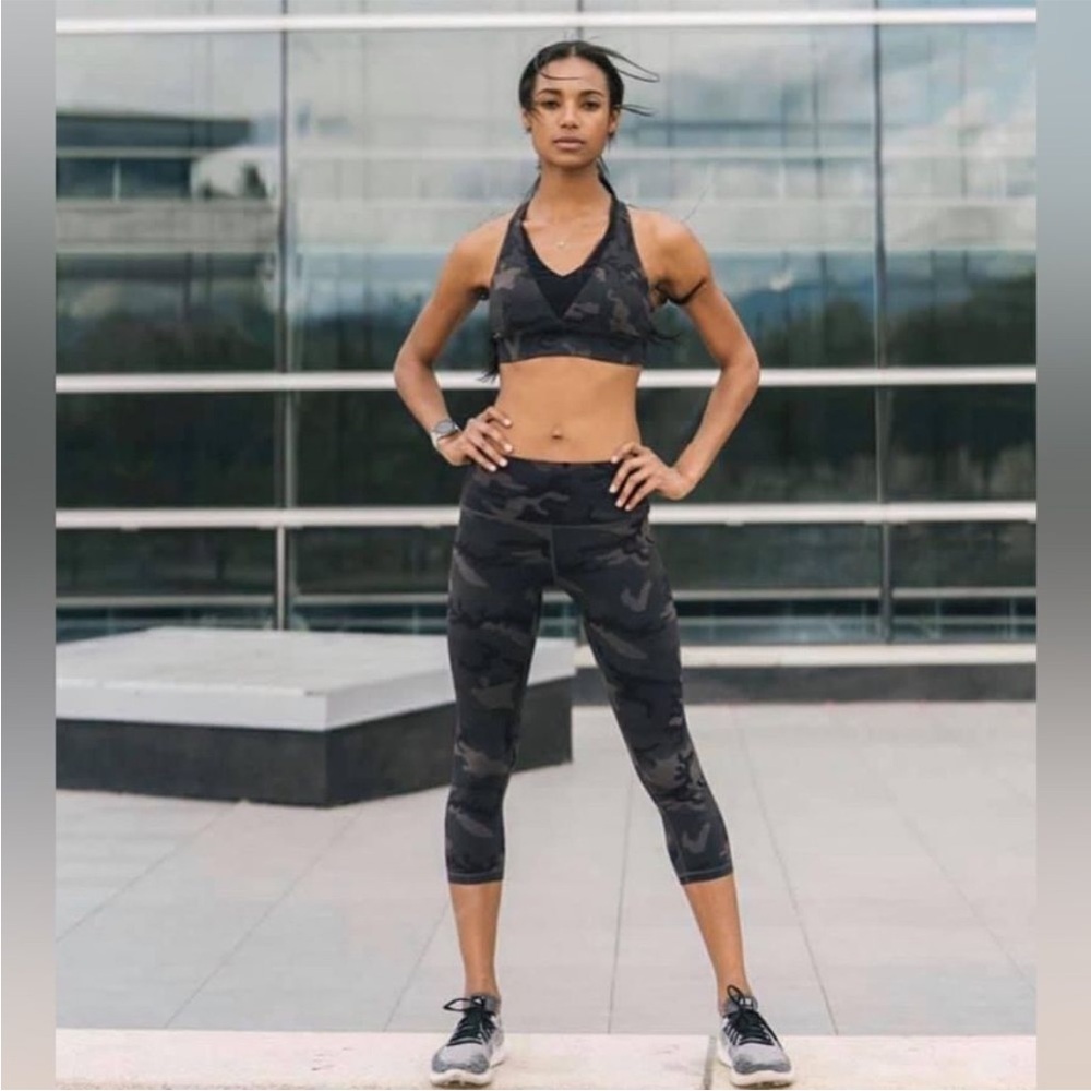 Zyia Leggings Black Gray Camo Size 2 Cropped